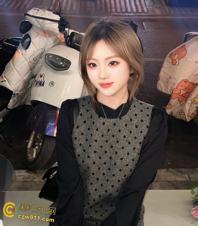 山东临沂颜值御姐【杜思涵】，初入社会失业空虚，被精神小伙趁虚而入，后入猛干口交内射，又一个堕落的小母狗 !-1