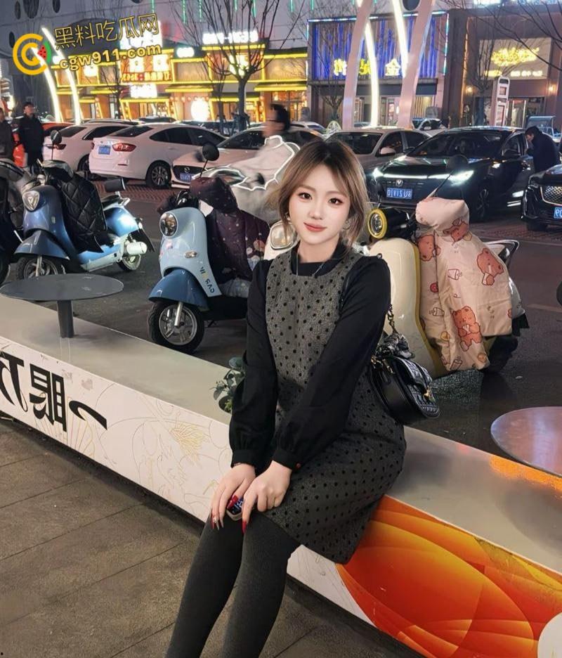 山东临沂颜值御姐【杜思涵】，初入社会失业空虚，被精神小伙趁虚而入，后入猛干口交内射，又一个堕落的小母狗 !-3