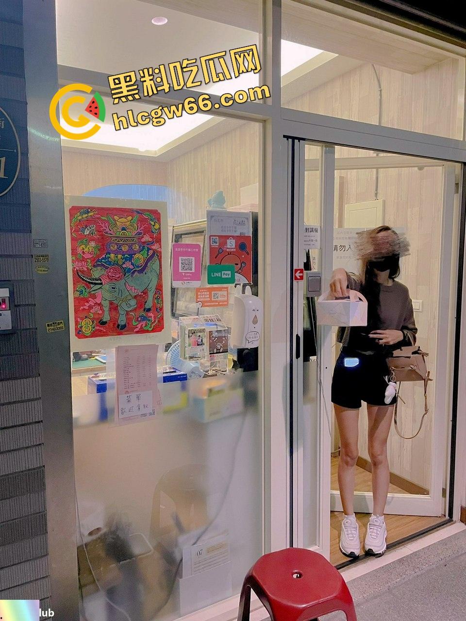 太原母狗级尤物『屠敏丽』人前白虎御姐人后调教3P舔精，黑丝JK样样玩，真不知是哪位大神的专属狗！-5