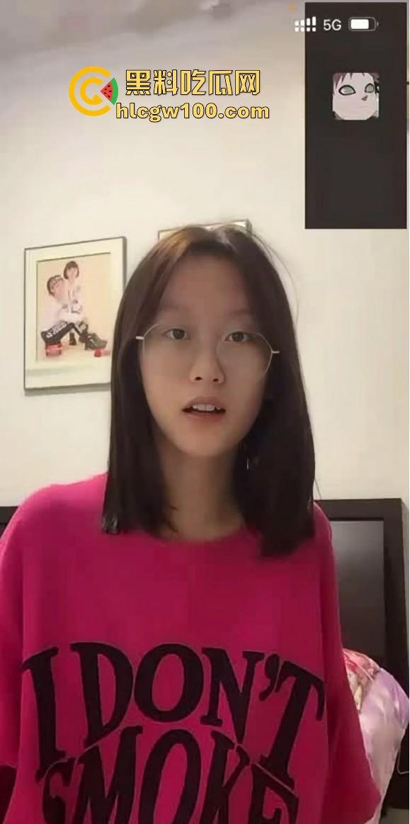 湖南长沙学院清纯大一学妹【朱颜丽】金主调教视频流出，揉胸自慰展示苗条身材，这反差绝了全网疯传！！-3