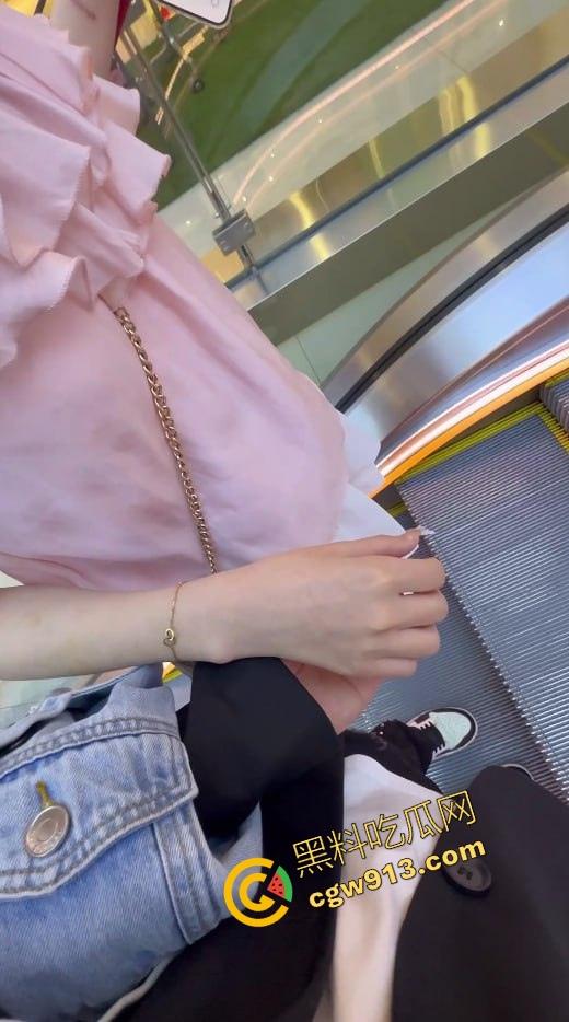 长沙极品粉嫩JK妹，小白兔装纯其实是猎人，勾引黄毛回出租屋内射自己骚鲍鱼，射的黄毛直接硬不起来！-3